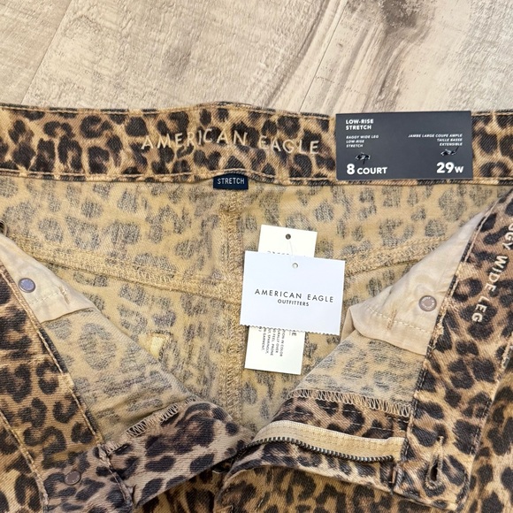 Women’s American Eagle Leopard Low Rise Baggy Wide-Leg Jeans - Picture 3 of 6